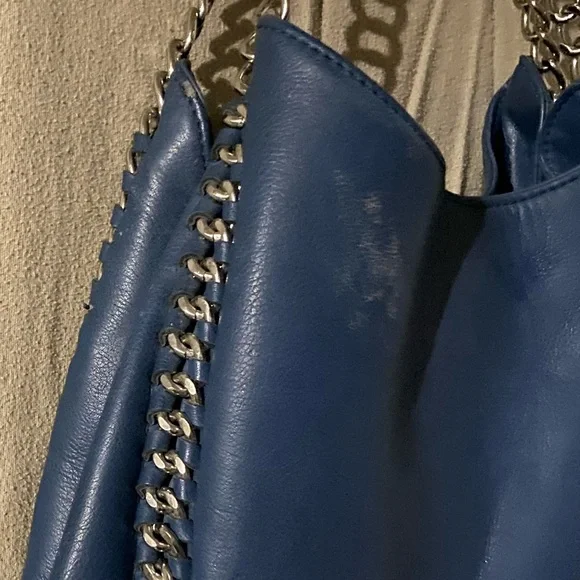 bebe Blue Hobo Chain Accent Shoulder Bag. EUC - Picture 3 of 5